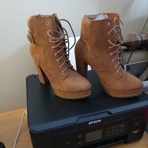 SHOEDAZZLE SUEDE BOOTIES SIZE 8